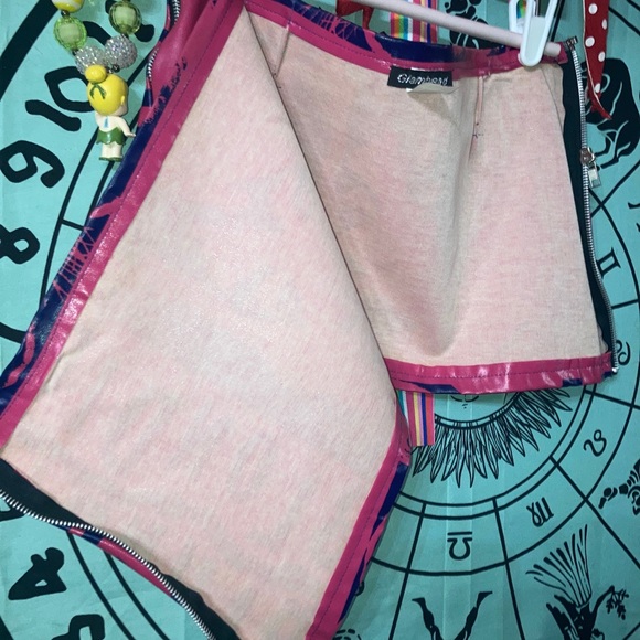 ❌SOLD❌Glamhead Blondie Vinyl Mini Skirt Med Pink - Picture 5 of 16